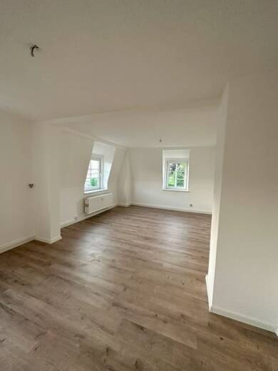 Wohnung zur Miete 599 € 4 Zimmer 106,3 m² Dachgeschoss, 2. Geschoss frei ab sofort Böhmertstraße 8 Roßwein Roßwein 04741