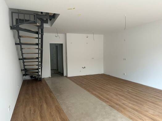 Wohnung zur Miete - Erstbezug 1.550 € 4 Zimmer 115 m² EG frei ab sofort Leopoldstraße 65 Coburg 96450