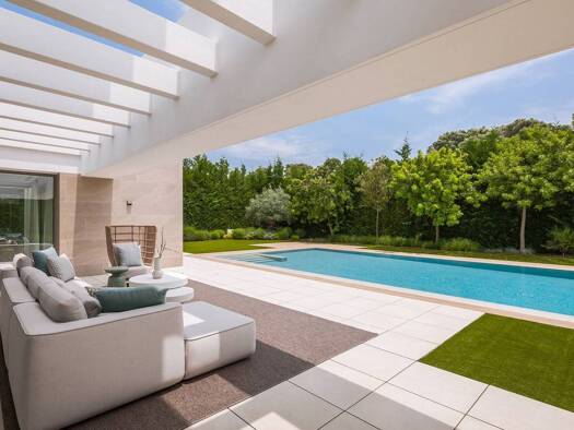 Chalet zum Kauf 2.550.000 € 5 Zimmer 628 m² 807 m² Grundstück Estepona 29680