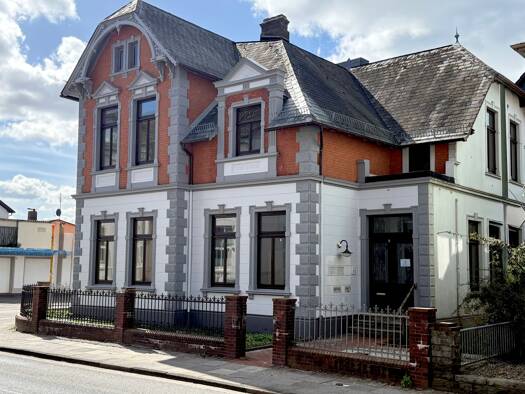 Stadthaus zum Kauf 298.000 € 9 Zimmer 275 m² 643 m² Grundstück frei ab sofort Brake Brake 26919