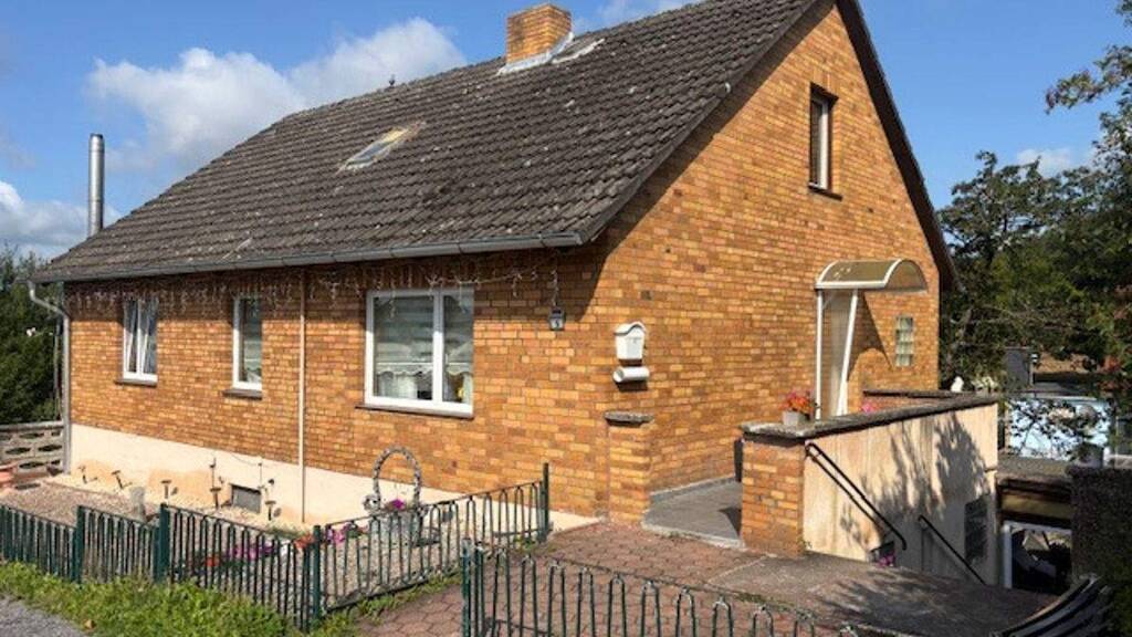 Einfamilienhaus zum Kauf 290.000 € 6 Zimmer 200 m² 1.494 m² Grundstück Segelhorst Hessisch-Oldendorf 31840