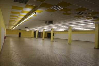 Ladenfläche zum Kauf 350.000 € 890 m² Verkaufsfläche Poststraße 11 Neuerburg 54673