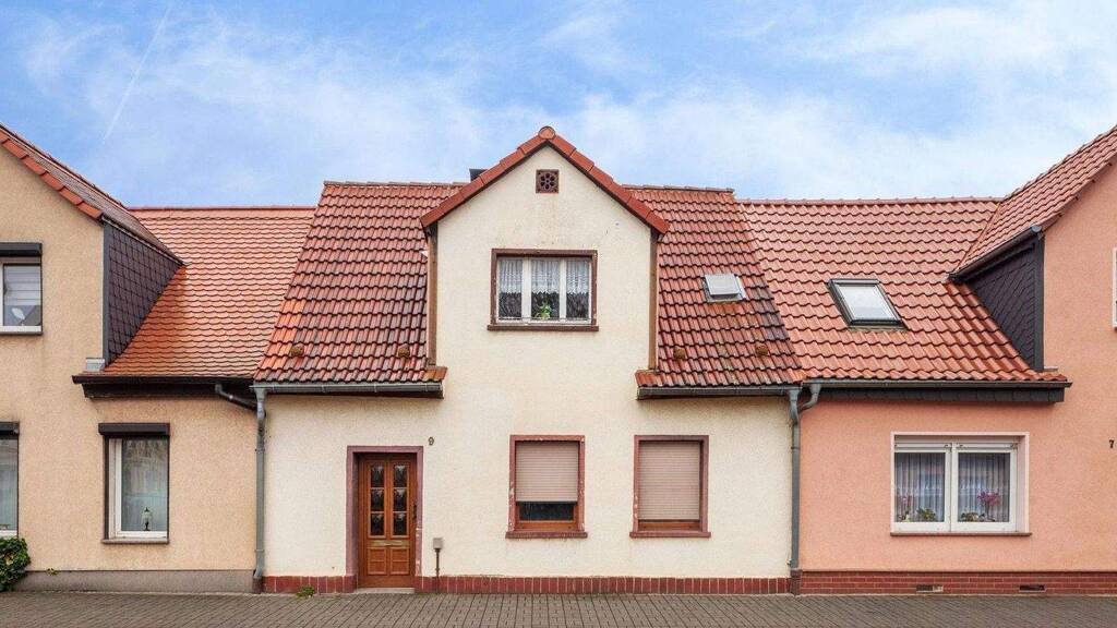 Reihenmittelhaus zum Kauf provisionsfrei 59.000 € 7 Zimmer 130 m² 145 m² Grundstück Victor-Blüthgen-Straße Zörbig 06780