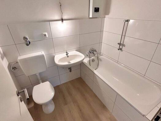 Wohnung zur Miete 705 € 3 Zimmer 81 m² EG frei ab sofort Römerbrunnen 12 Mülfort Mönchengladbach 41238