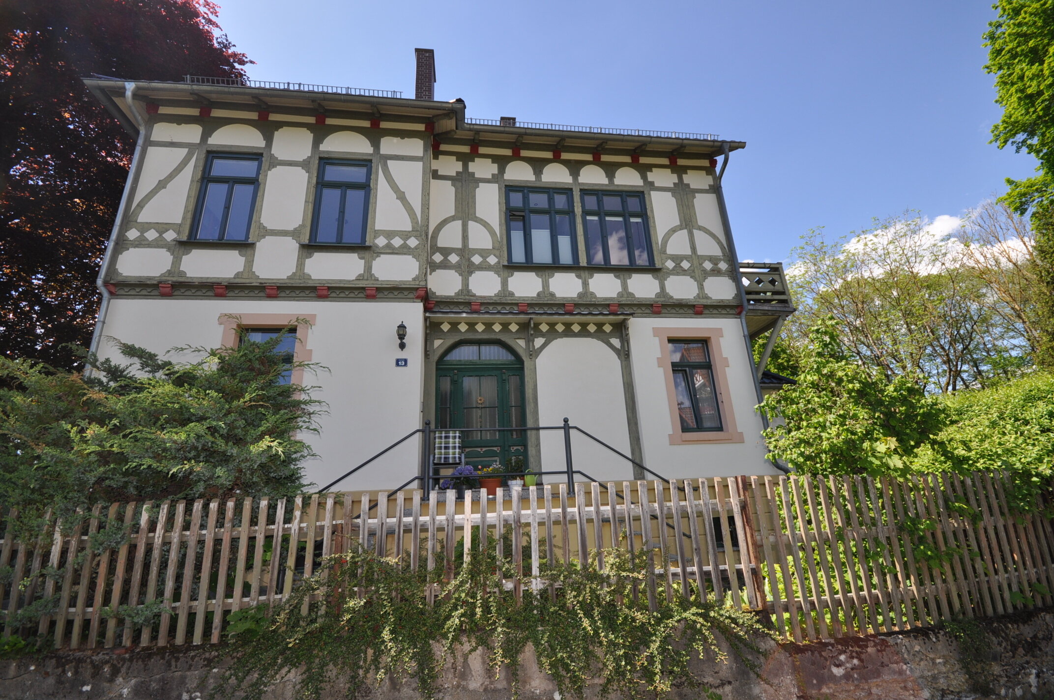 Villa zum Kauf 320.000 € 9 Zimmer 297,3 m²<br/>Wohnfläche 1.184 m²<br/>Grundstück Schleusingen Schleusingen 98553