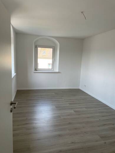 Wohnung zur Miete 250 € 2 Zimmer 41,5 m² 1. Geschoss frei ab sofort Chemnitzer Straße 2 Mühlau 09241