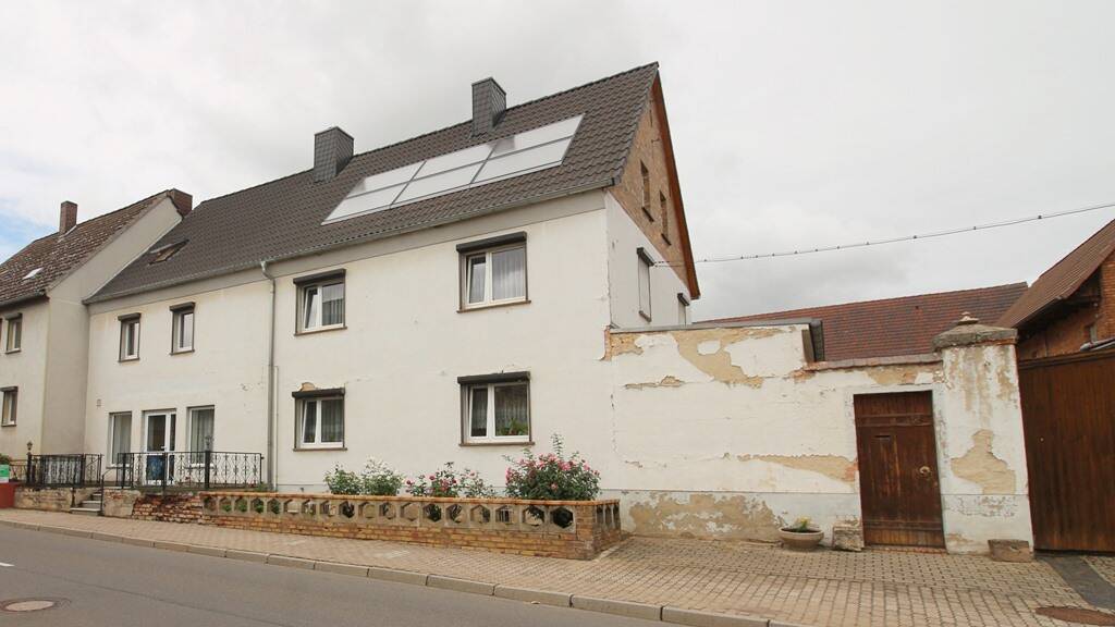 Haus zum Kauf 254.000 € 350 m² 2.698 m² Grundstück frei ab sofort Friedensstr. 53 Langeneichstädt Mücheln (Geiseltal) 06268