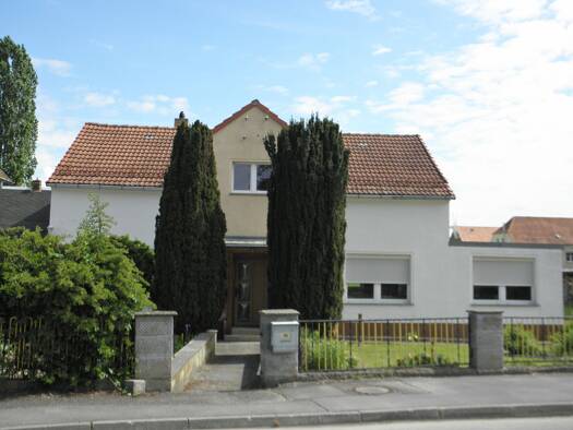 Einfamilienhaus zum Kauf 97.000 € 7 Zimmer 109 m² 740 m² Grundstück frei ab sofort Zum Schlosspark 10 Hof Naundorf 04758