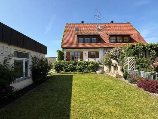 Doppelhaushälfte zum Kauf 450.000 € 5 Zimmer 130 m² 444,5 m² Grundstück frei ab sofort Ringstraße 13 Buch Gremsdorf 91350