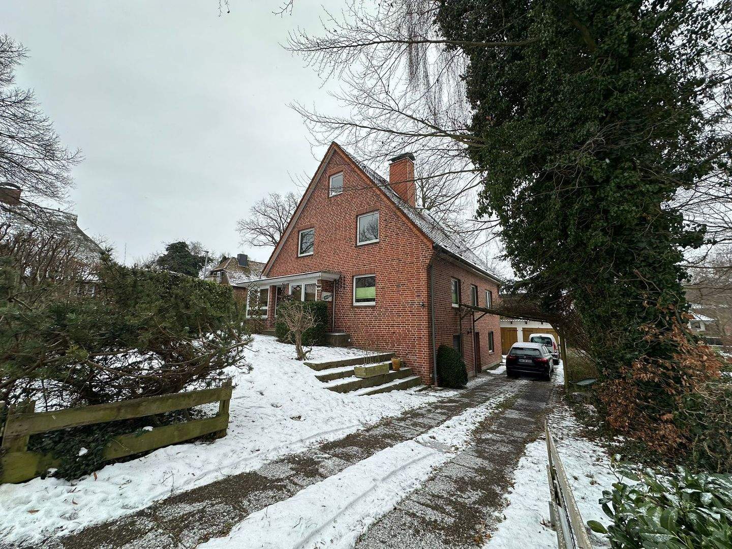 Immobilie in Lensahn - Raum für Familie und Ideen: großzügiges Einfamilienhaus mit kleinem Garten und Doppelgarage - Bild 3