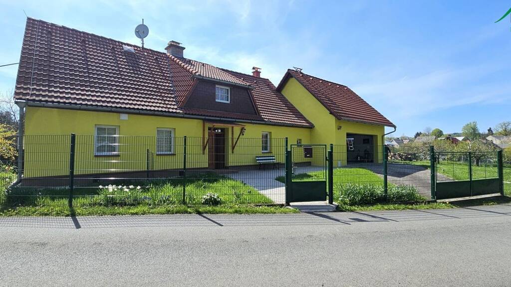 Einfamilienhaus zum Kauf 7.500.000 CZK 192 m² Benesovice 34801