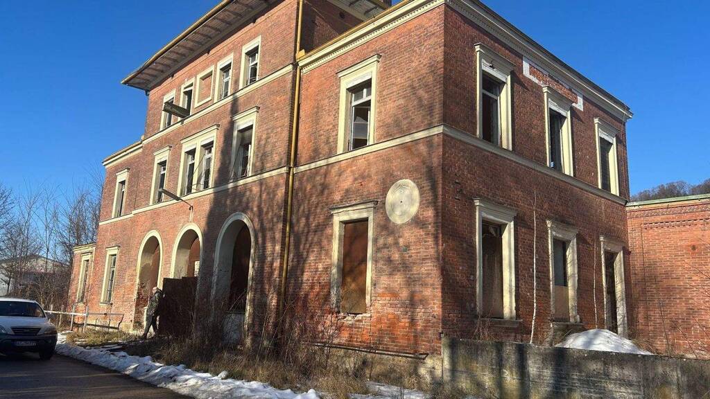 Gewerbeobjekt zum Kauf als Kapitalanlage geeignet 700.000 € 25 Zimmer 1.600 m² 2.100 m² Grundstück Eisenfelden Winhöring 84543