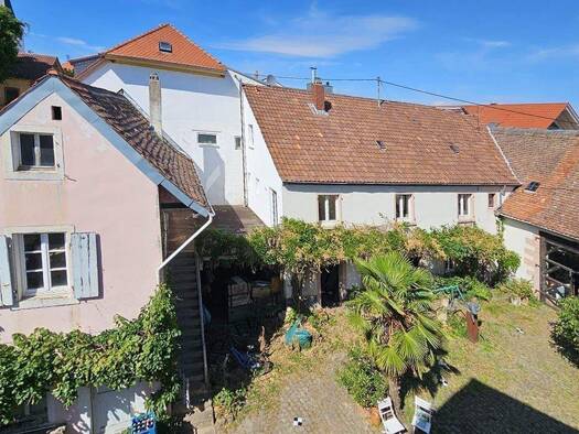 Haus zum Kauf 1.490.000 € 13 Zimmer 277 m² 1.390 m² Grundstück frei ab 30.09.2026 Hambach Neustadt an der Weinstraße 67434