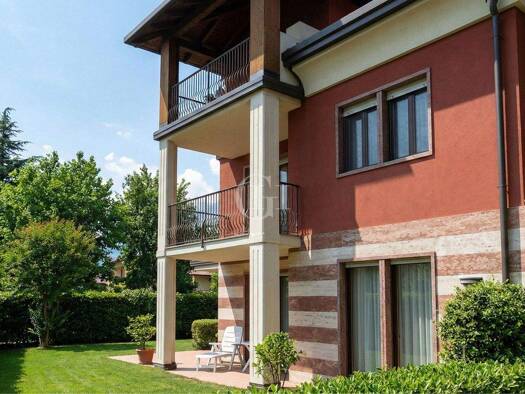 Einfamilienhaus zum Kauf 1.200.000 € 9 Zimmer 300 m² 450 m² Grundstück frei ab sofort Salita Valbuson 3 Rovereto 38068