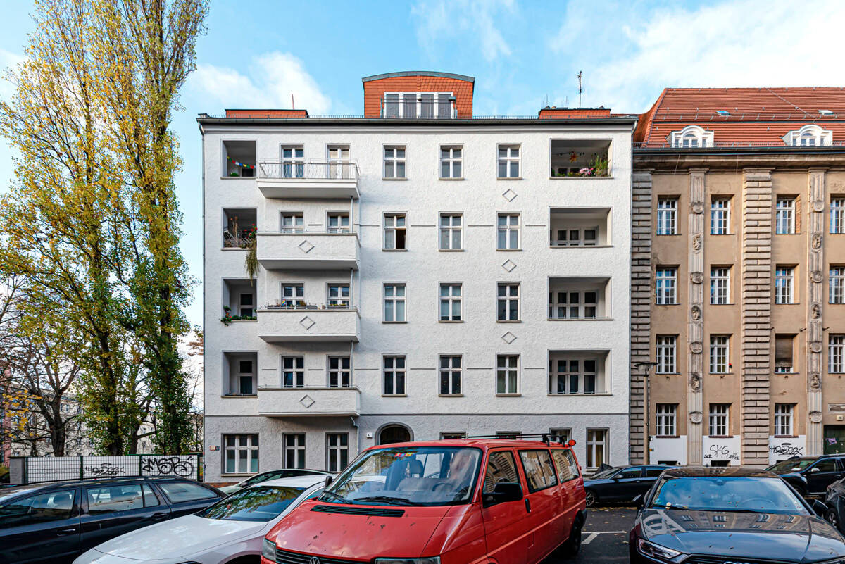 2 Zimmer mit *Balkon*: Gründerzeit-Wohnung im beliebten Friedrichshain - nahe Volkspark! – Eckertstraße 17, 10249 Berlin – Bild 1 von 36