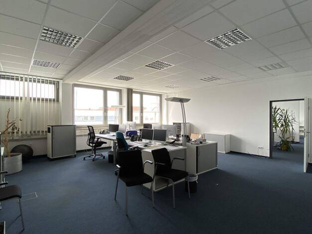 Bürofläche zur Miete 6 € teilbar ab 622,9 m² Steinbühl Nürnberg 90443