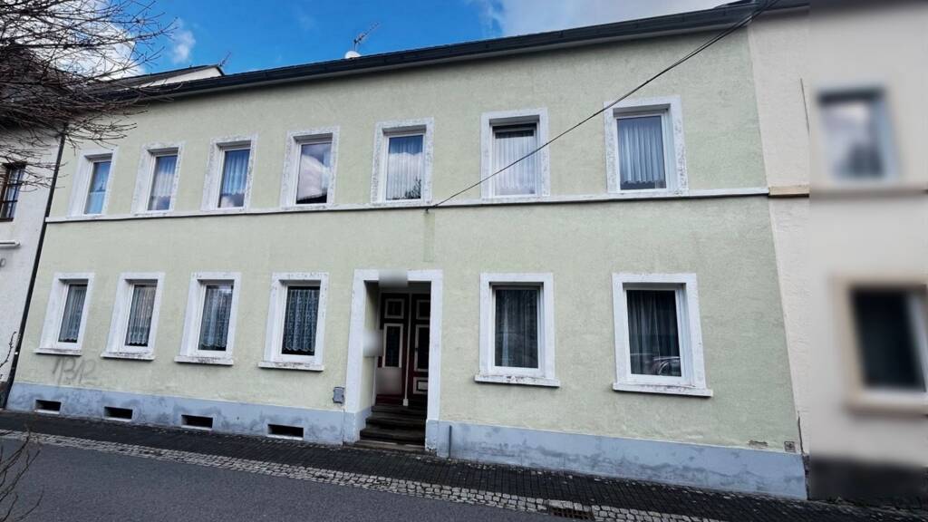 Reihenmittelhaus zum Kauf 119.900 € 8 Zimmer 206,5 m² 870 m² Grundstück Neustadt Neustadt in Sachsen 01844