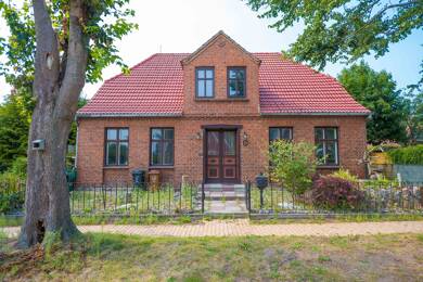 Einfamilienhaus zum Kauf 6 Zimmer 180 m² 892 m² Grundstück Wustrow 18347