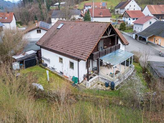 Mehrfamilienhaus zum Kauf 369.000 € 7,5 Zimmer 182 m² 479 m² Grundstück Grimmelshofen Stühlingen 79780