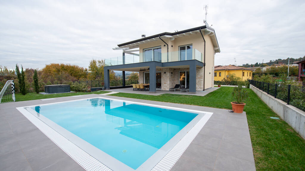 Villa zum Kauf 1.290.000 € 4 Zimmer 120 m² 1.000 m² Grundstück Lazise 37017