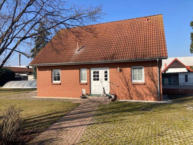 Einfamilienhaus zum Kauf 279.000 € 5 Zimmer 130 m² 1.050 m² Grundstück frei ab sofort Am Hangelsberg 17 Aschersleben 06449