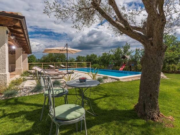 Einfamilienhaus zum Kauf 1.200.000 € 4 Zimmer 163 m² 800 m² Grundstück frei ab sofort Smoljanci 52342