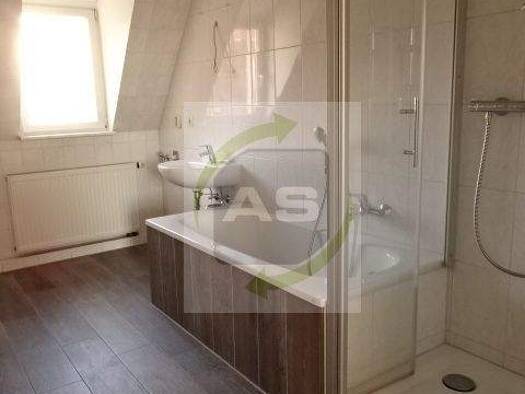 Wohnung zur Miete 525 € 4 Zimmer 100 m² 3. Geschoss frei ab sofort Jogichesstraße 1 Bahnhofsvorstadt Zwickau 08056