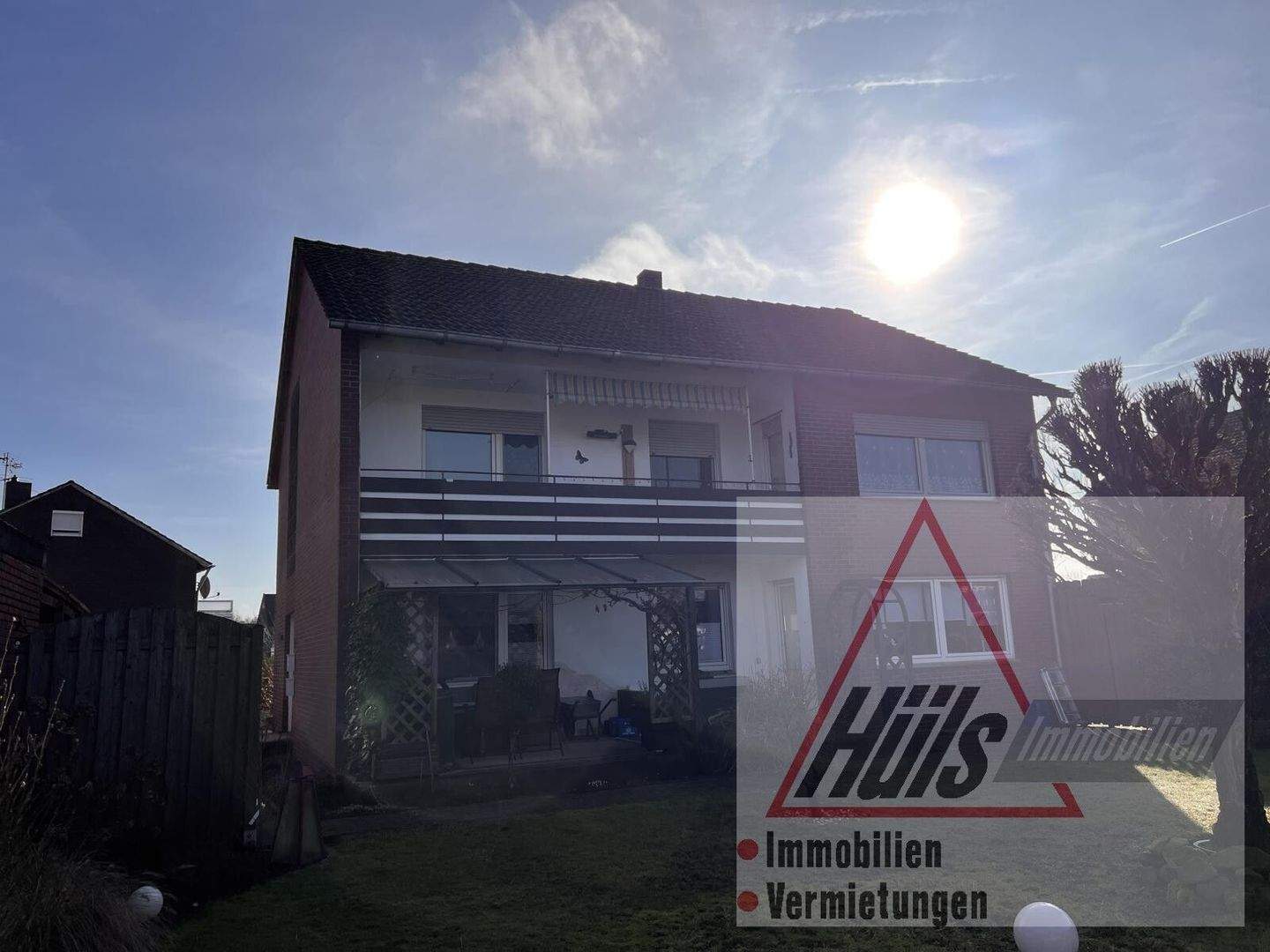 Immobilie in Lienen - Gepflegtes Zweifamilienhaus mit großem Grundstück, Keller & Doppelgarage in ruhiger Lage - Bild 1