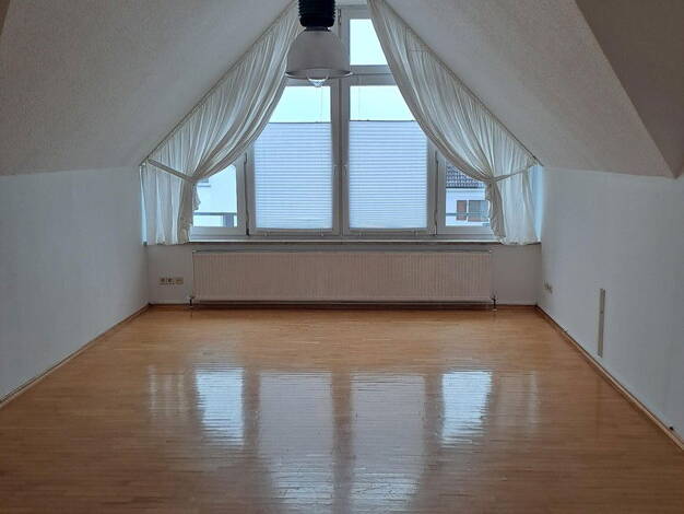 Wohnung zur Miete 870 € 3 Zimmer 77 m² Dachgeschoss, 2. Geschoss Adelsdorf Adelsdorf 91325