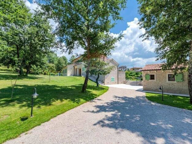 Villa zum Kauf 1.400.000 € 7 Zimmer 340 m² 3.250 m² Grundstück Pazin 52000
