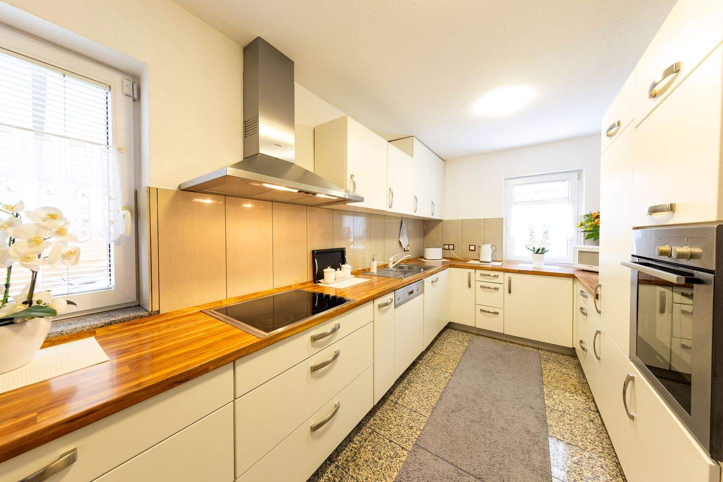 Immobilie in Bönnigheim - Gepflegtes Einfamilienhaus mit viel Platz für Ihre Familie - Bild 1