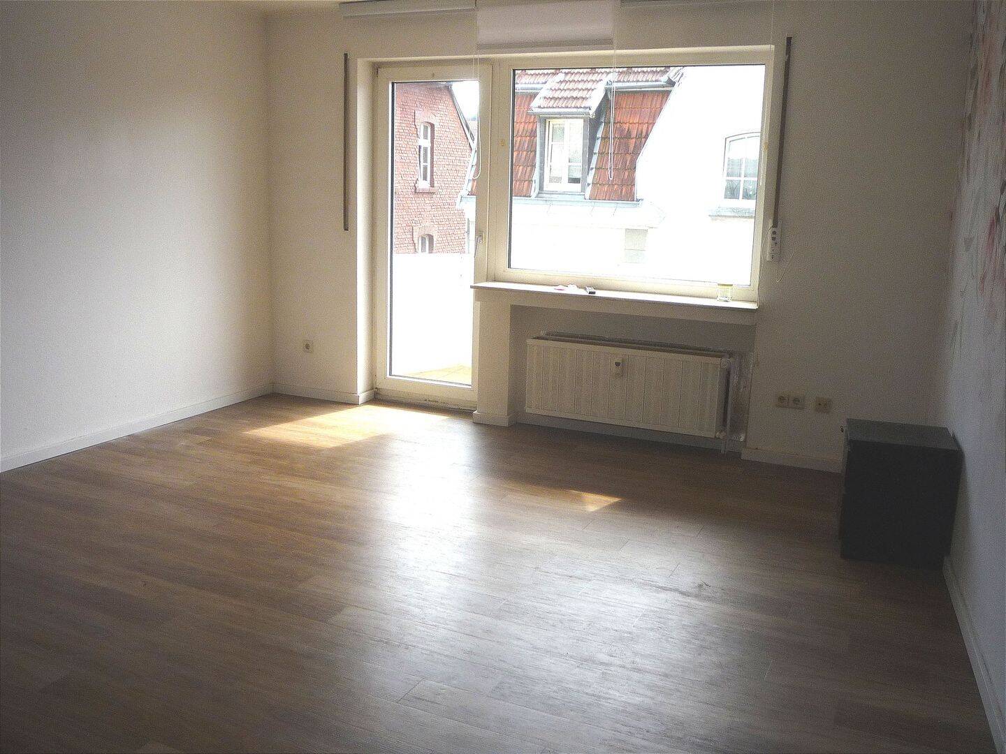2 Zimmer Wohnung mit Balkon und Aufzug.. Zentrumsnah! – Leverkusen – Bild 1 von 11