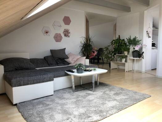 Wohnung zum Kauf 142.000 € 3 Zimmer 57 m² 3. Geschoss frei ab 01.07.2026 Hofheim Hofheim in Unterfranken 97461