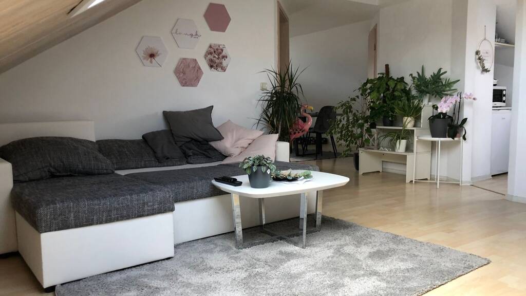 Wohnung zum Kauf 142.000 € 3 Zimmer 57 m² 3. Geschoss frei ab 01.07.2026 Hofheim Hofheim in Unterfranken 97461