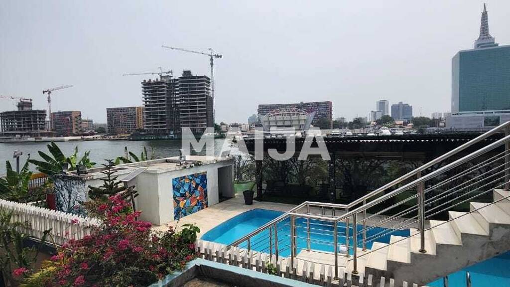 Einfamilienhaus zur Miete 983 € 3 Zimmer 190 m² 2 Bedrooms for rent in Old Ikoyi Ikoyi 101233