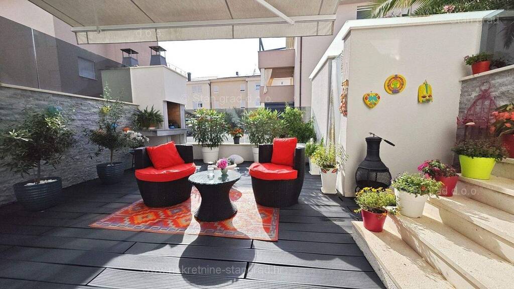 Wohnung zum Kauf 375.000 € 3 Zimmer 66 m² Omisalj 51513