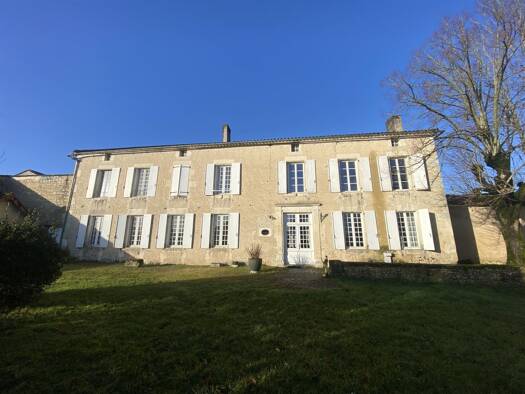 Haus zum Kauf 328.000 € 270 m² 6.273 m² Grundstück Gourville 16170