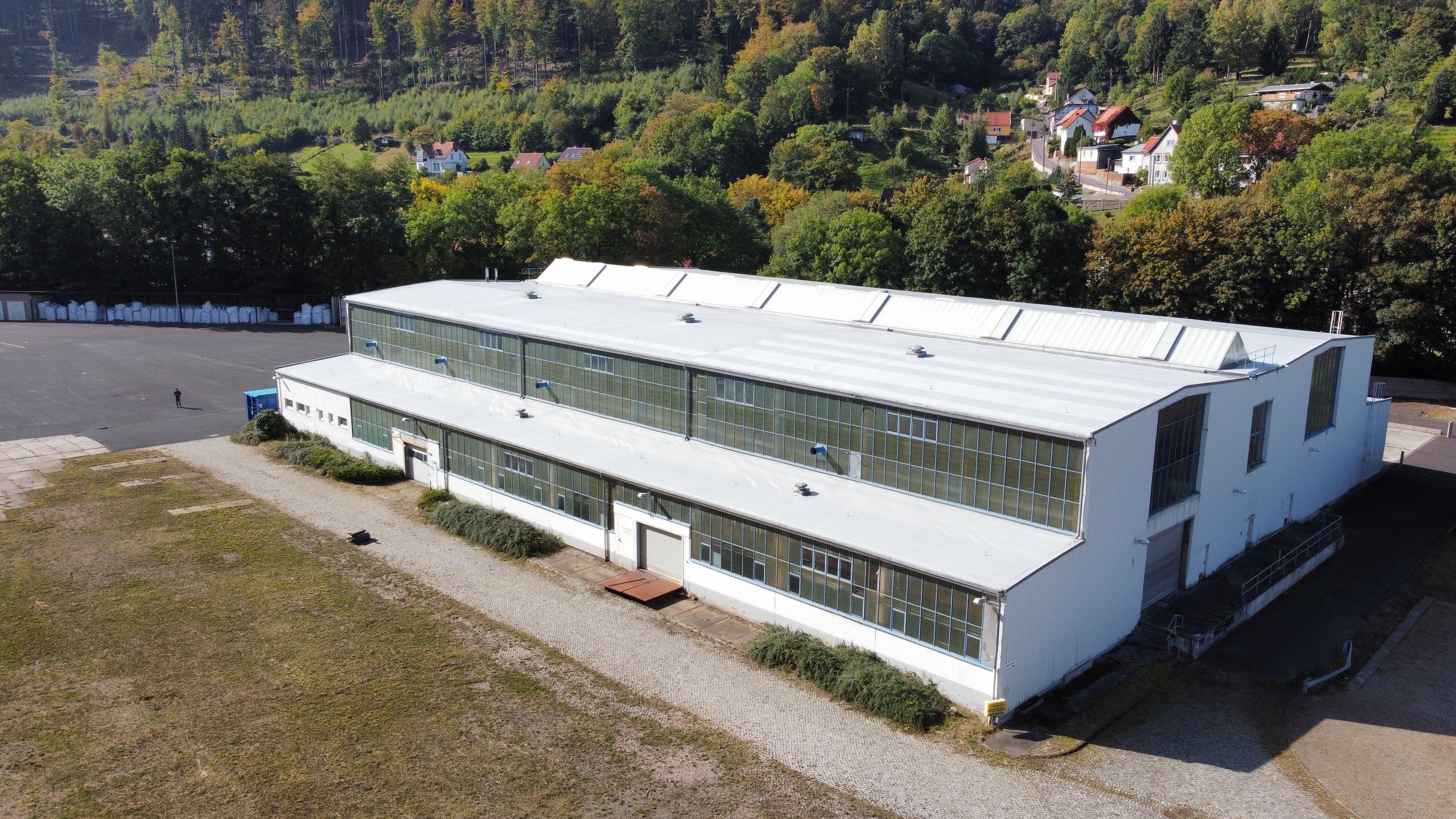 Produktionshalle zur Miete 760 m²<br/>Lagerfläche von 380 m² bis 760 m²<br/>Teilbarkeit Ernst-Thälmann-Straße 5 Luisenthal 99885