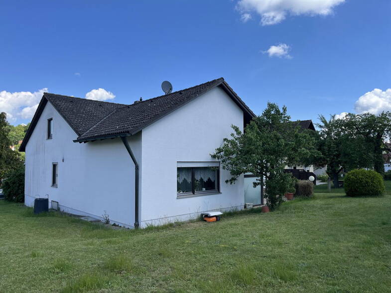 Einfamilienhaus zum Kauf provisionsfrei 395.000 € 5 Zimmer 142 m² 704 m² Grundstück Burglengenfeld Burglengenfeld 93133