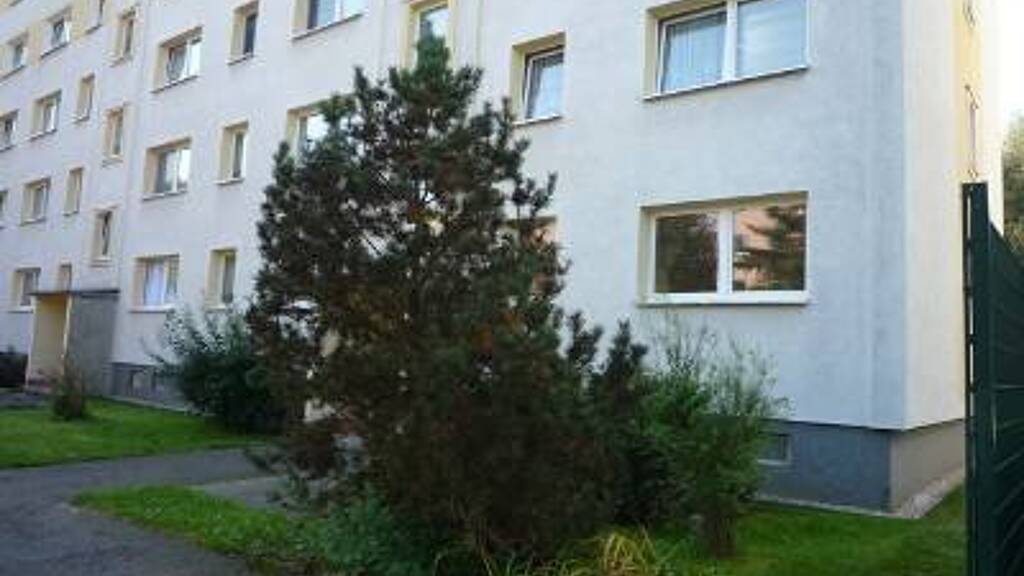 Wohnung zur Miete 300 € 3 Zimmer 57,5 m² 4. Geschoss frei ab sofort Poststraße 41 Reinsdorf 08141