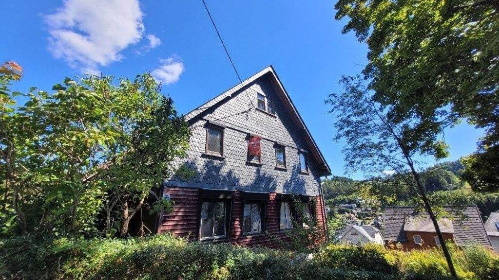 Haus zum Kauf 159.000 € 9 Zimmer 230 m² 810 m² Grundstück Sachsenberg Klingenthal 08248