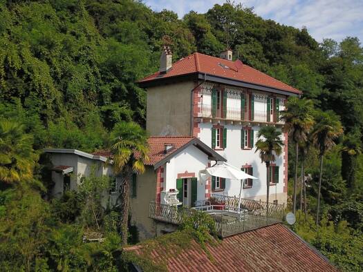 Villa zum Kauf 8 Zimmer 200 m² 5.000 m² Grundstück frei ab sofort Oggebbio 28824