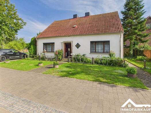 Einfamilienhaus zum Kauf 89.000 € 3 Zimmer 84,7 m² 3.269 m² Grundstück frei ab sofort Güsen Elbe-Parey 39317
