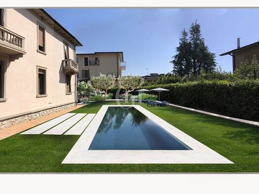 Einfamilienhaus zum Kauf 1.050.000 € 7 Zimmer 258 m² 730 m² Grundstück frei ab sofort IV Novembre Salò 25087