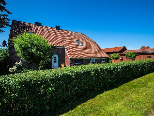 Einfamilienhaus zum Kauf 429.000 € 5 Zimmer 204,5 m² 1.893 m² Grundstück Eggelingen Wittmund 26409