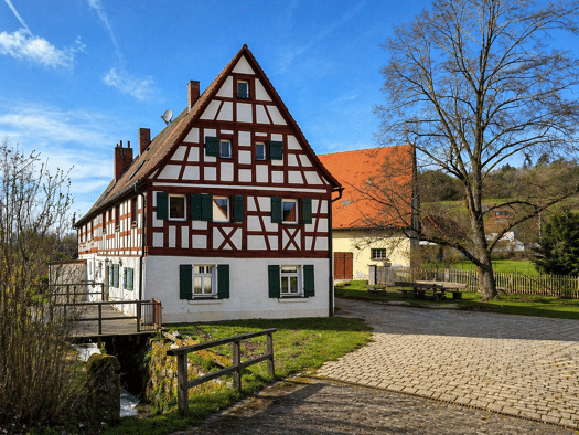 Haus zur Miete 6 Zimmer 330 m² 2.400 m² Grundstück Kotzenaurach Markt Erlbach 91459