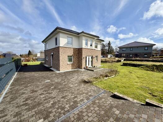 Villa zur Miete 2.250 € 8 Zimmer 161,6 m² 1.068 m² Grundstück frei ab 01.09.2026 Süderholm Heide / Süderholm 25746