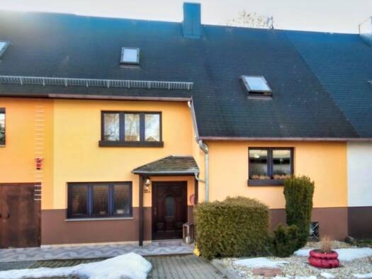 Reihenmittelhaus zum Kauf 6 Zimmer 130 m² 805 m² Grundstück Dehles Weischlitz 08538