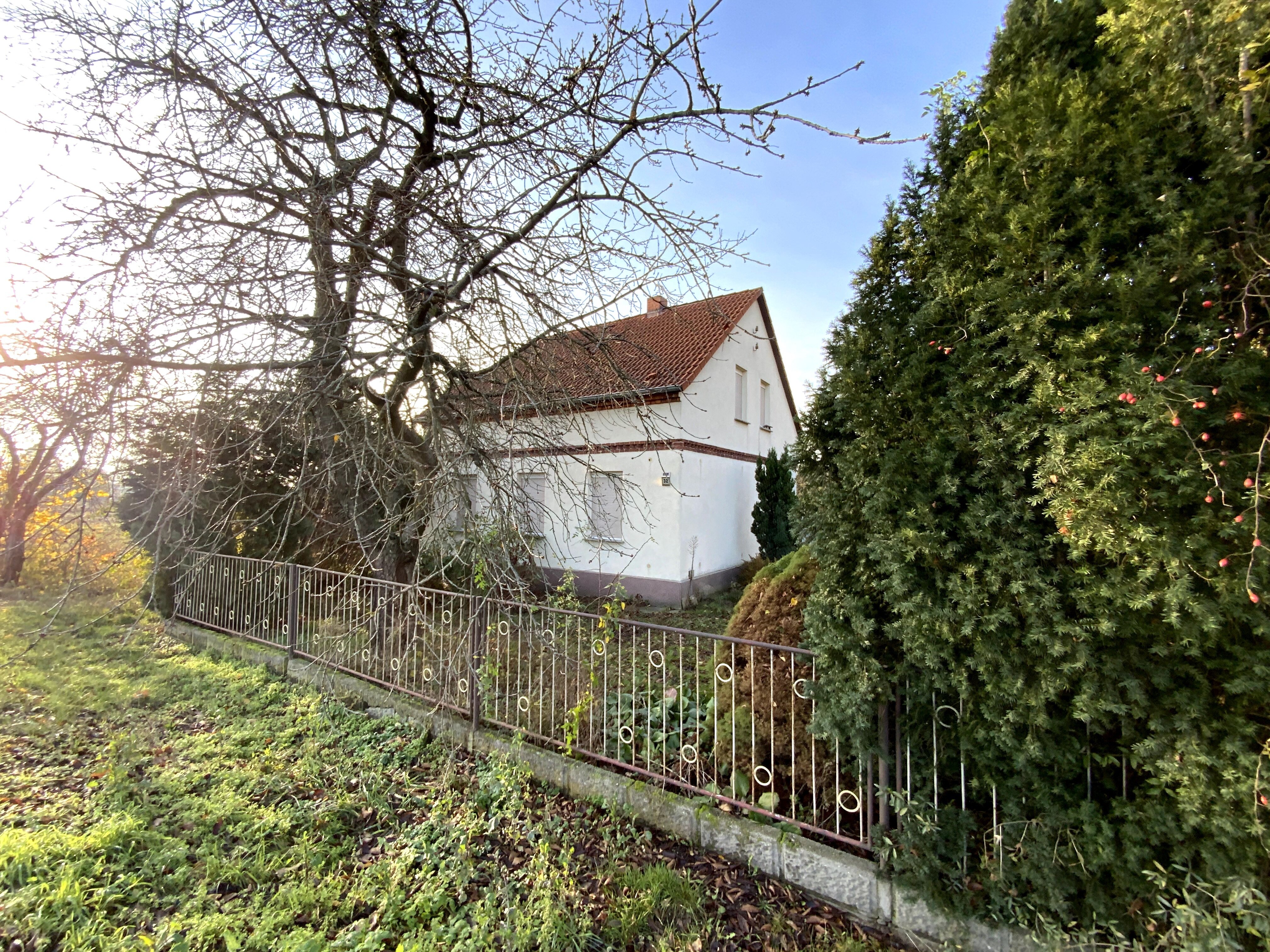 Einfamilienhaus zum Kauf 4 Zimmer 101 m²<br/>Wohnfläche 5.428 m²<br/>Grundstück ab sofort<br/>Verfügbarkeit Hoyerswerdaer Straße 32 Spremberg Spremberg 03130