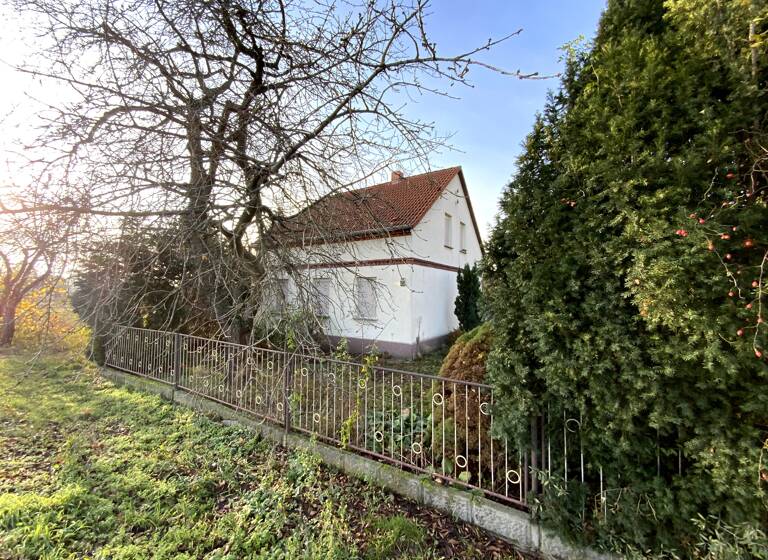 Einfamilienhaus zum Kauf 4 Zimmer 101 m²<br/>Wohnfläche 5.428 m²<br/>Grundstück ab sofort<br/>Verfügbarkeit Hoyerswerdaer Straße 32 Spremberg Spremberg 03130